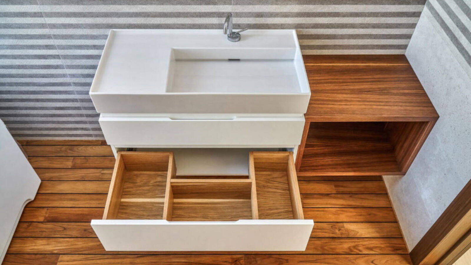 elementy z drewna w łazience